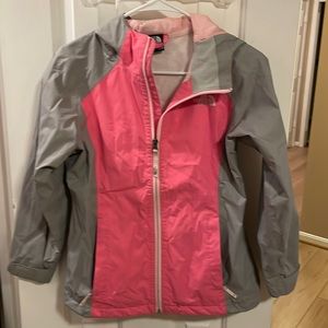 Girls The North Face ski jacket or daily rain jacket! Light weight for layering